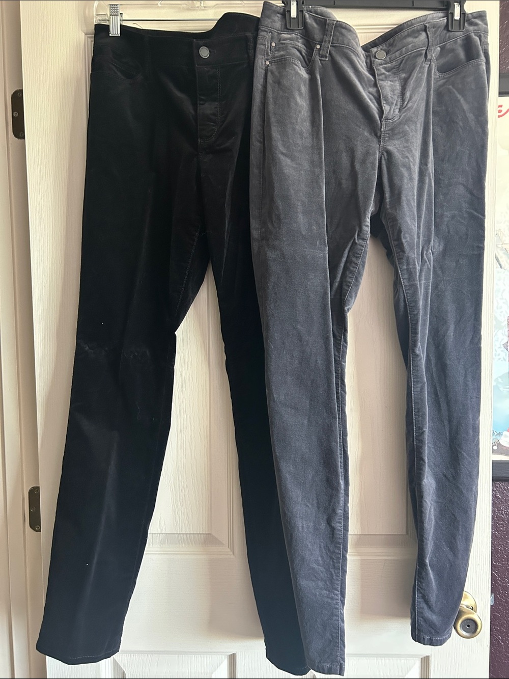 NWOT and VGUC Ann Taylor Modern Fit velvet jeans 12 Perfect for fall holidays
